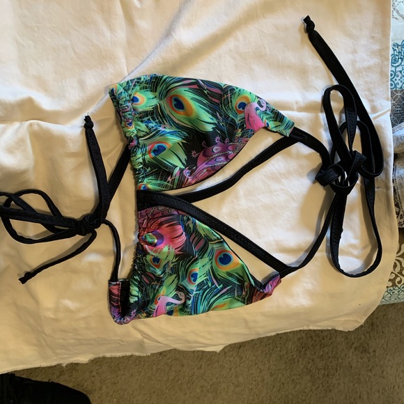 Bikini - Picture 3 of 6